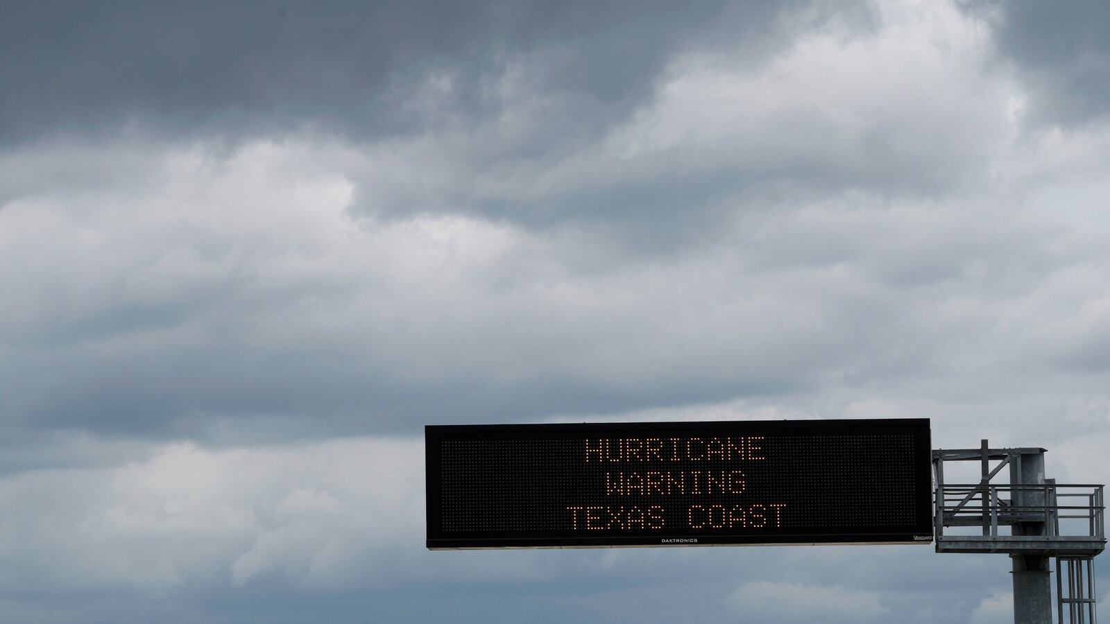 170826-hurricane-harvey-damage-texas-cheat_upgmtf