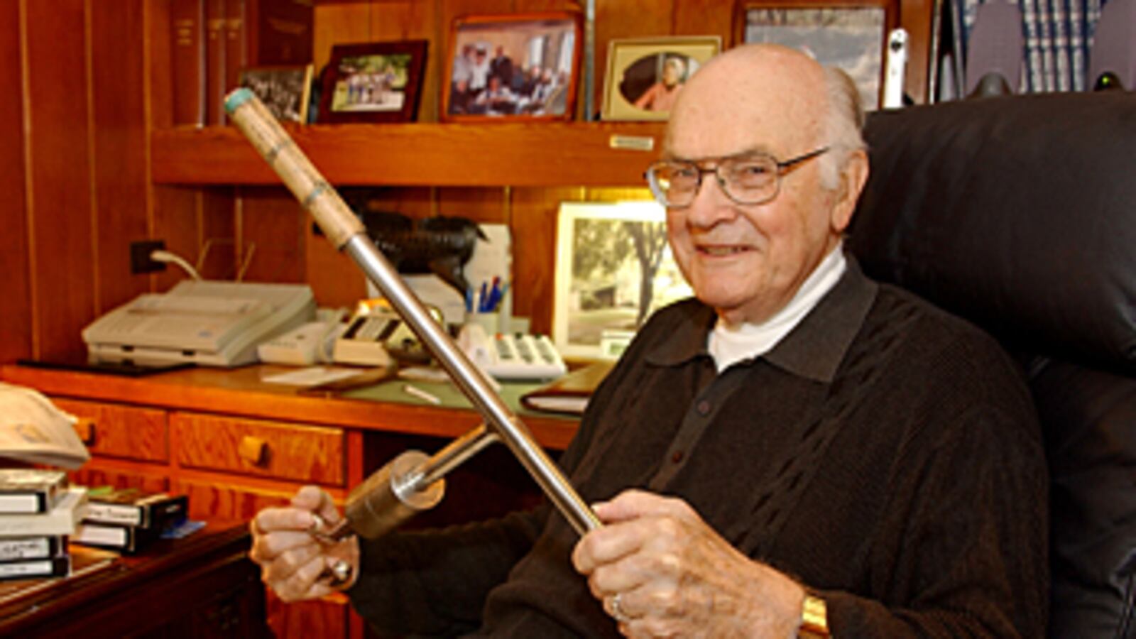 cheats/2011/03/28/super-glue-inventor-harry-coover-dies/harry-coover_wngwz7