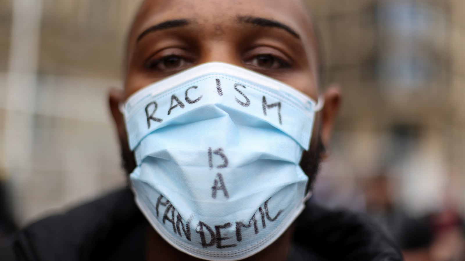 2020-06-19T000000Z_827639701_RC2GCH9VOLCX_RTRMADP_3_MINNEAPOLIS-POLICE-PROTESTS-BRITAIN_sbtlox