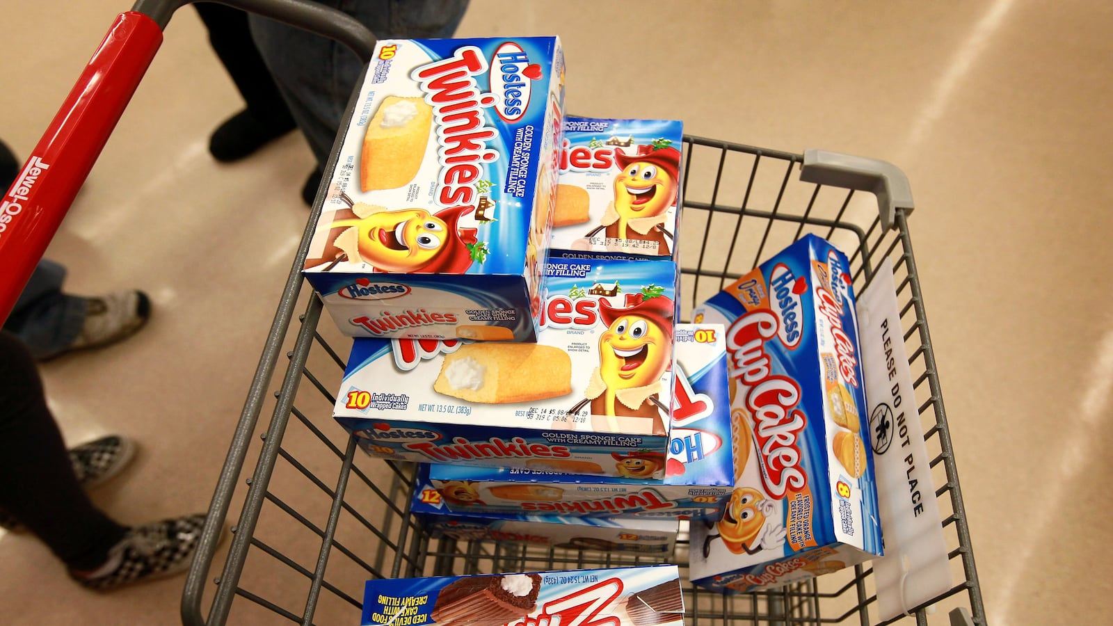 cheats/2013/06/23/twinkies-to-make-triumphant-return/130623-twinkies-cheat_svvw3f