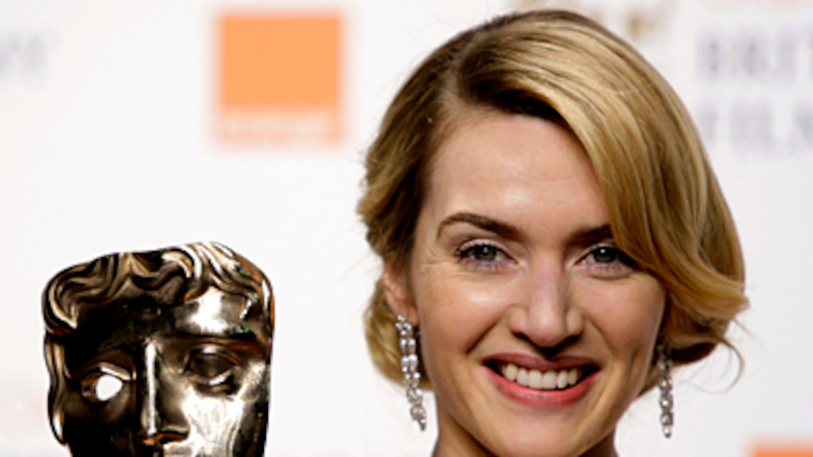 cheats/2009/02/08/kate-and-slumdog-win-big-at-baftas/kate-winslet-bafta_vf5vec