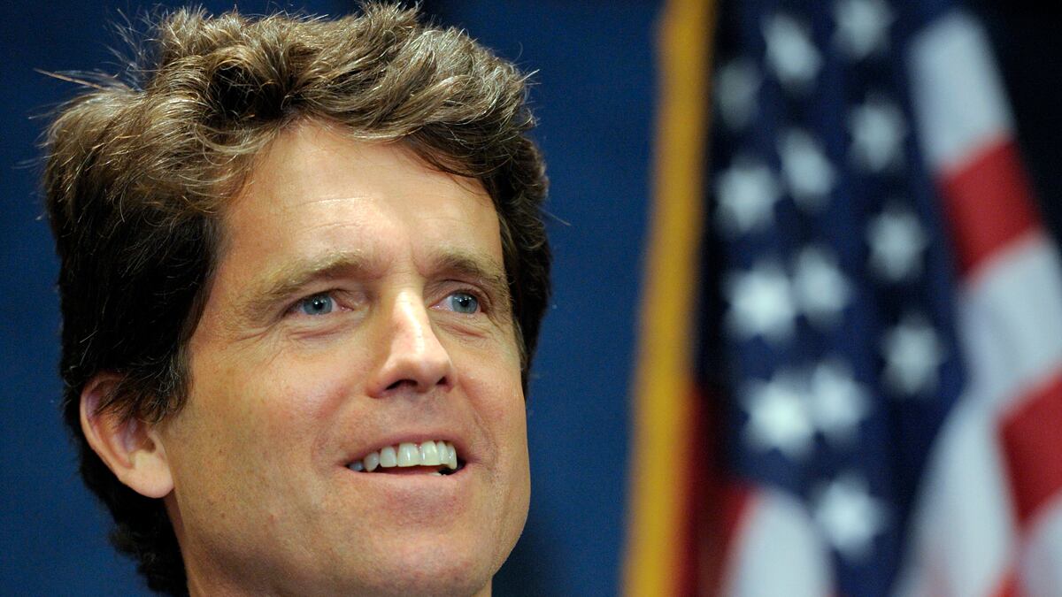articles/2012/06/07/mark-shriver-talks-about-his-family-the-kennedys-and-writing-about-his-dad-s-decline/shriver-book-grove_edzrcc