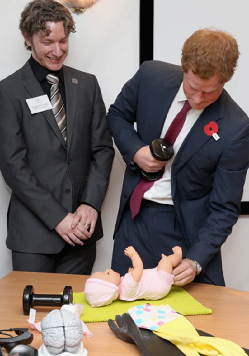 articles/2013/04/25/practice-makes-perfect-uncle-harry-changes-a-baby-s-diaper/harry-brain_rdolia