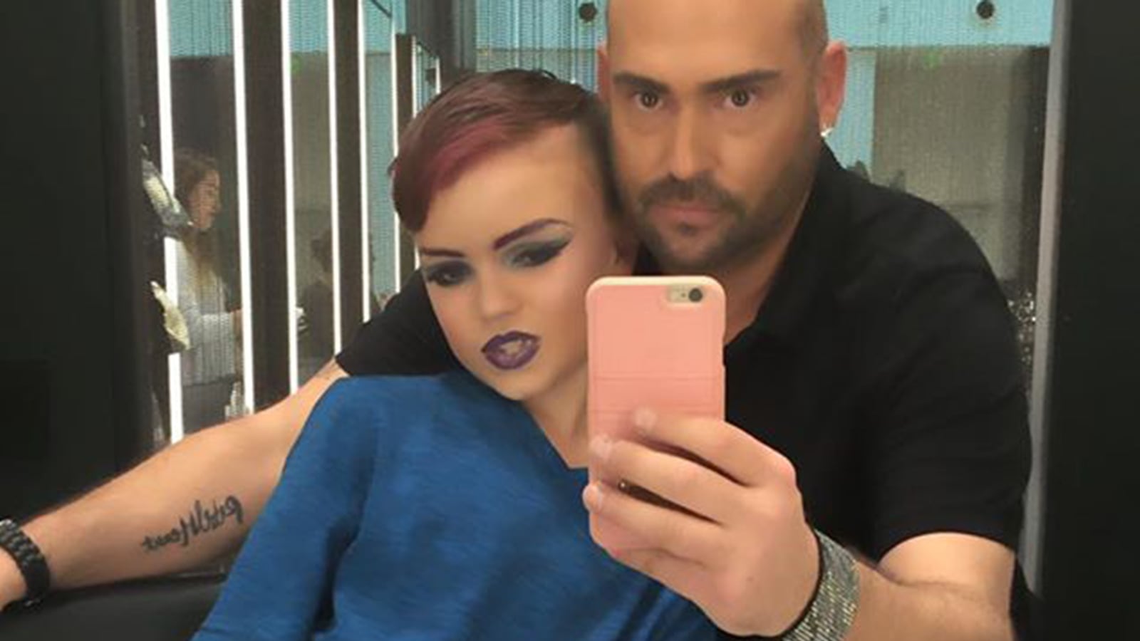 articles/2016/01/08/why-ethan-8-looks-great-in-makeup-no-matter-what-his-haters-say/160107-shire-boy-makeup-tease_ssgivv