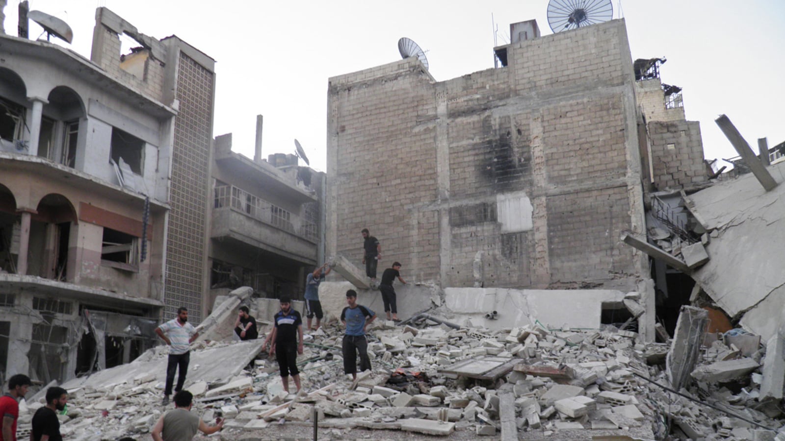 cheats/2012/08/13/rebels-we-downed-warplane/syria-pilot-ejects-from-fighter-plane-cheat_zrw3rs