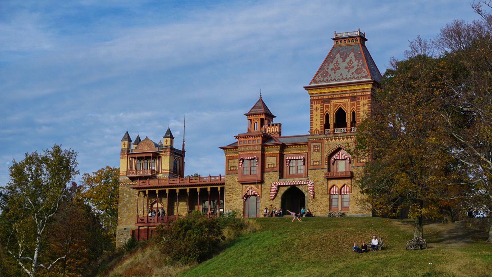 191108-jones-olana-house-tease_ind0yp