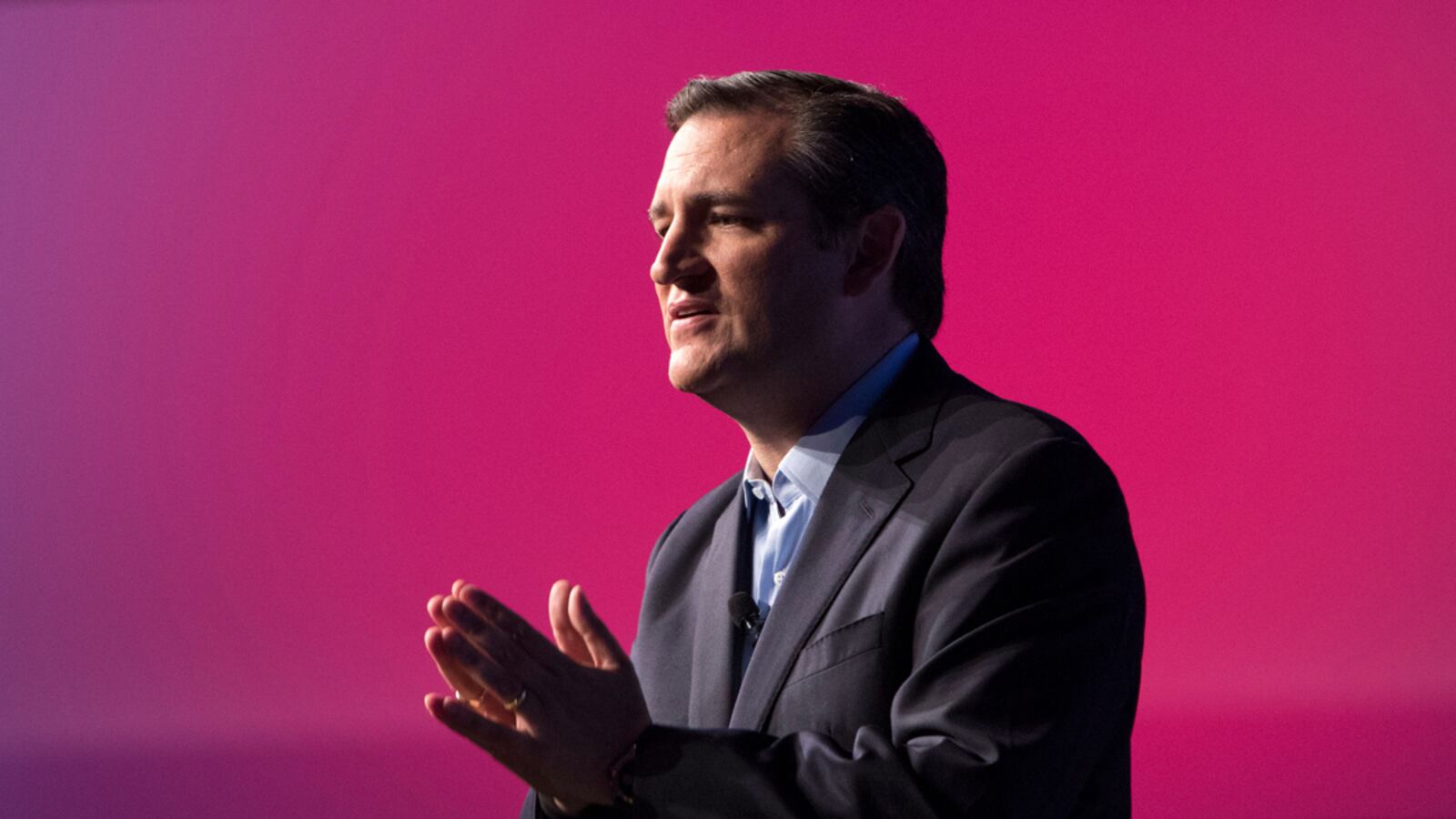 cheats/2016/09/15/panicked-gop-senators-unite-to-fundraise/160915-ted-cruz-cheat_onaofp