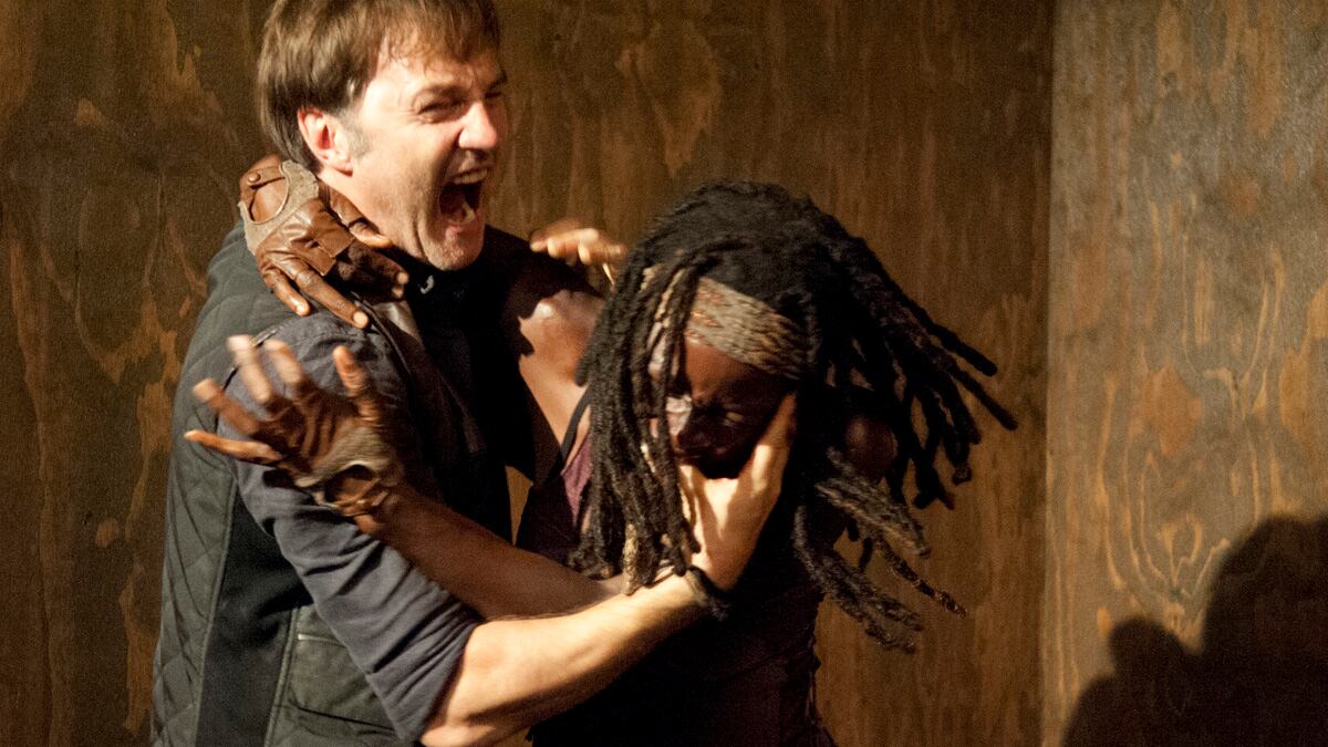 cheats/2012/12/21/walking-dead-gets-fourth-season/walking-dead-fight-cheat_w5zysf