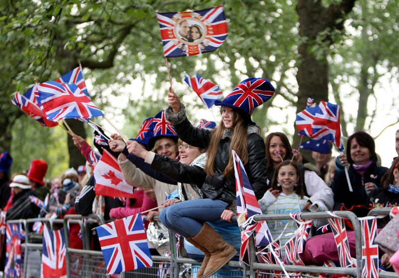 galleries/2011/04/29/royal-wedding-day/royal-wedding-day---crowds-2_lrg7zc