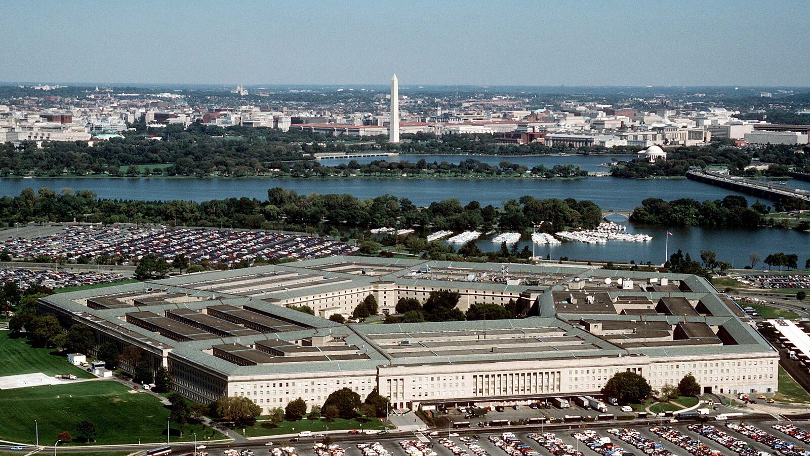 articles/2015/09/17/congress-to-pentagon-we-want-an-anonymous-spy-survey-to-see-if-isis-intel-is-cooked/150917-mak-pentagon-survey-tease_iigtgs