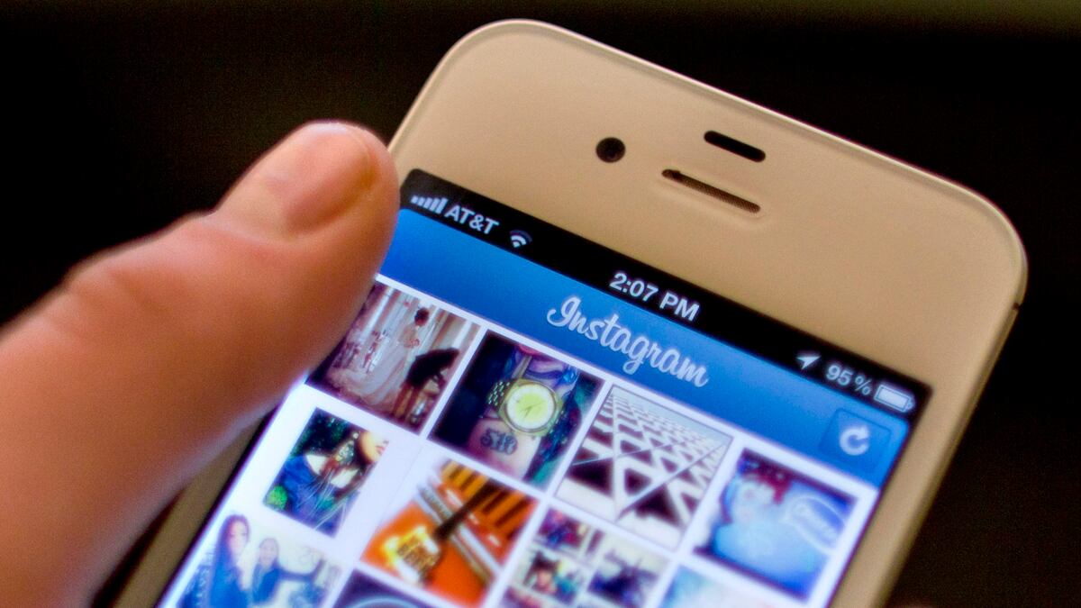 cheats/2012/12/18/instagram-can-sell-your-photos/instagram-sell-your-photos-cheat_octcz7