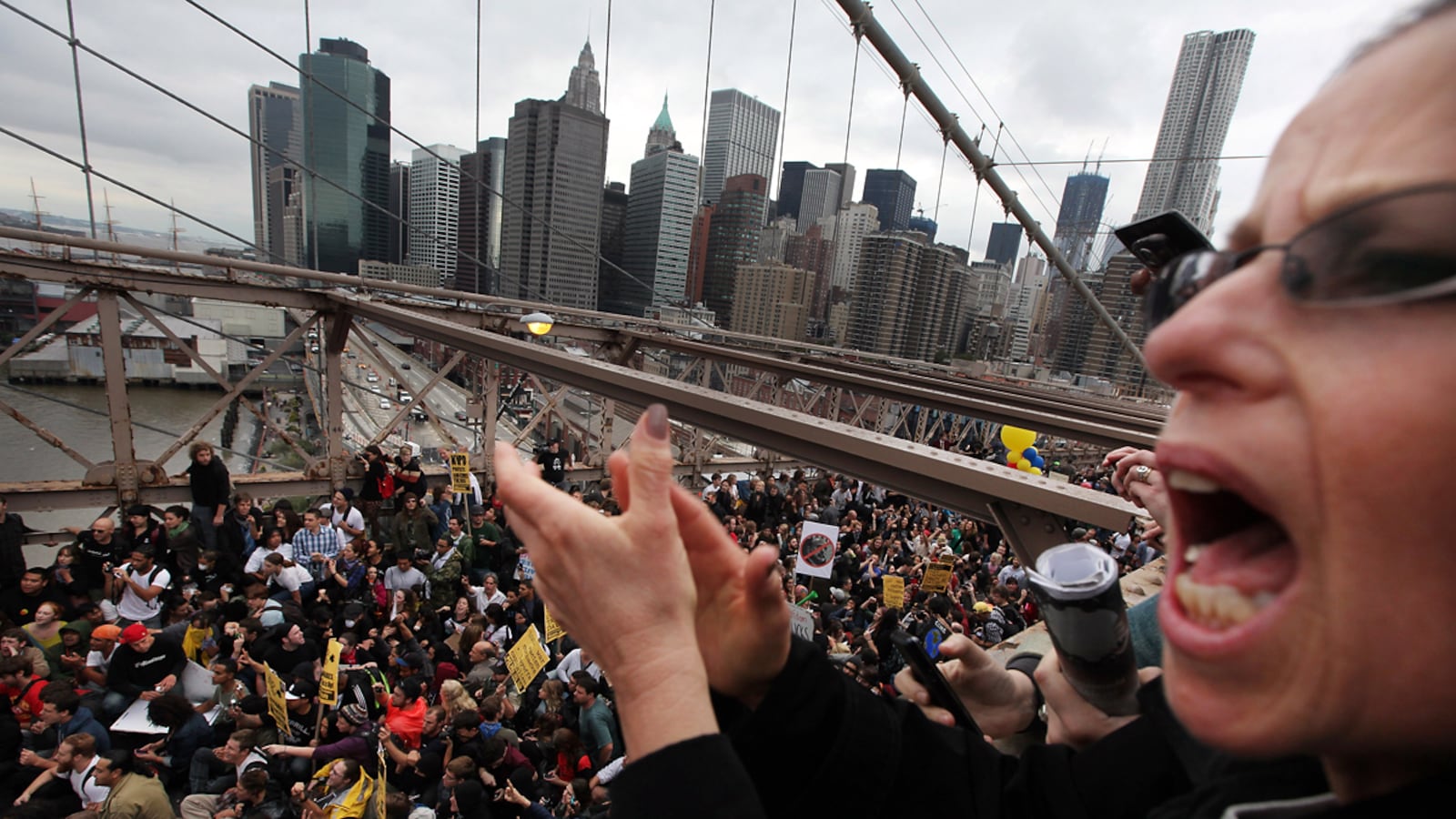 cheats/2011/10/01/occupy-wall-street-protesters-arrested-on-brooklyn/occupy-wall-street-cheat_gxfany