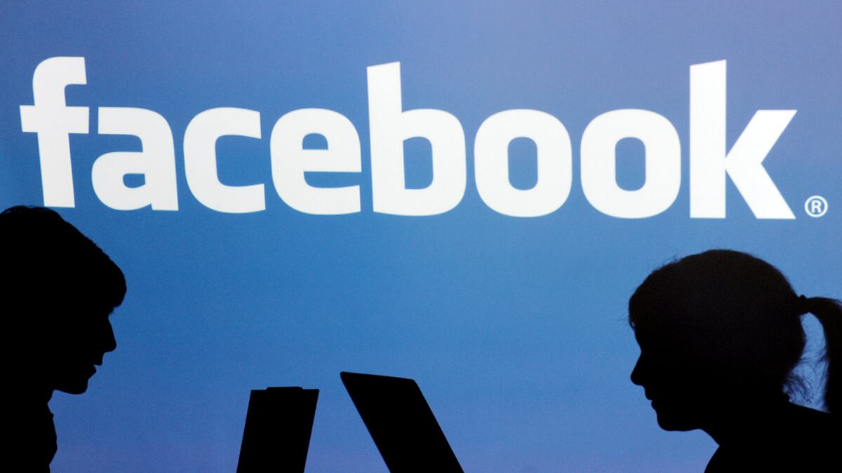 articles/2011/09/21/new-facebook-homepage-design-will-users-defect-to-google-plus/facebook-users-revolt-lyons_giuq5w