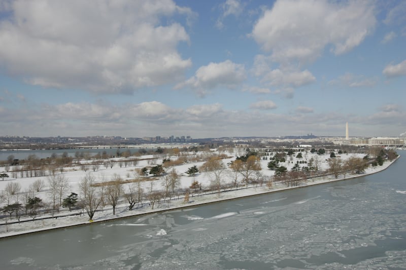 Washington, UNITED STATES: An aerial view is shown of the frozen Potomac river at Haines Point in Washington, DC 07 February 2007. AFP PHOTO/Tim SLOAN (Photo credit should read TIM SLOAN/AFP via Getty Images)