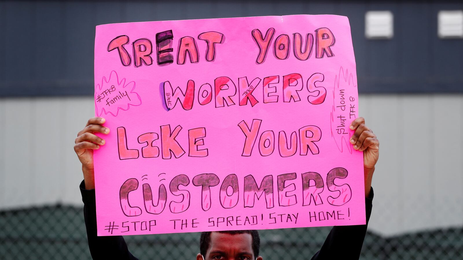 2020-05-12T000000Z_164325436_RC29NG95NW19_RTRMADP_3_HEALTH-CORONAVIRUS-AMAZON-COM_xtwtlo