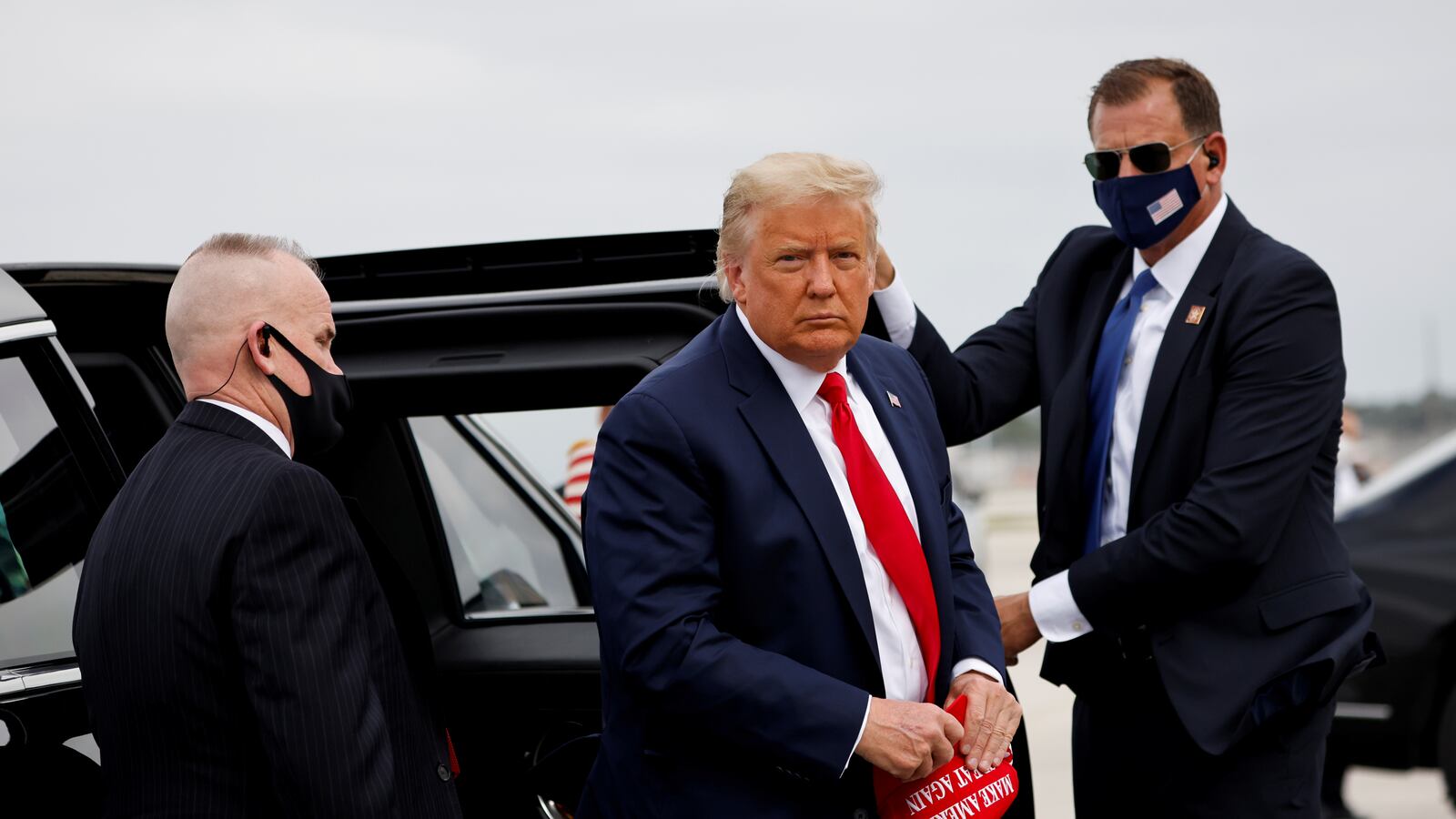 2020-11-03T055819Z_718224411_RC2HVJ9FKZL8_RTRMADP_3_USA-ELECTION-DEUTSCHE-BANK_u7rabr