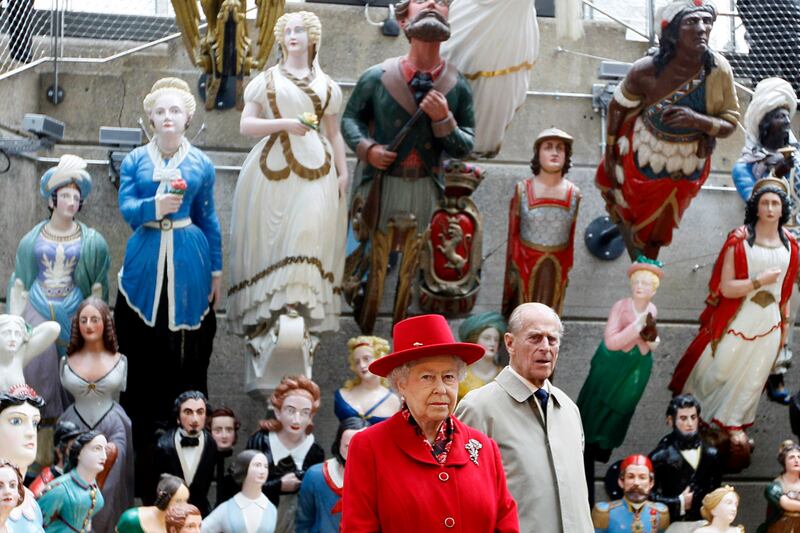 articles/2012/04/25/and-what-do-you-do-queen-and-philip-make-some-new-friends/queen-figureheads_bgbnpj