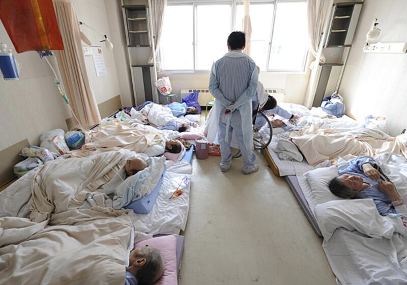 galleries/2011/03/11/quake-tsunami-hit-japan/japan-update-7_jlnfwr