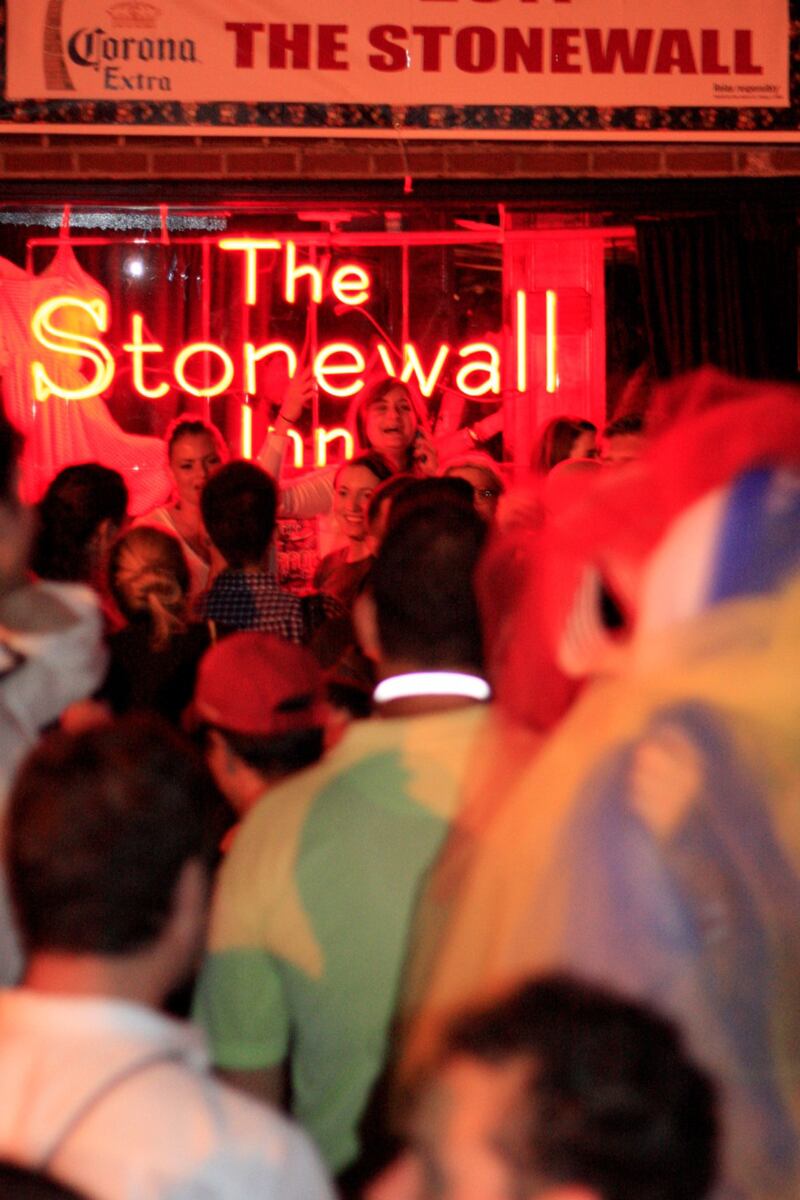 galleries/2011/06/25/new-york-approves-gay-marriage/new-york-gay-marriage-14_tjwrou