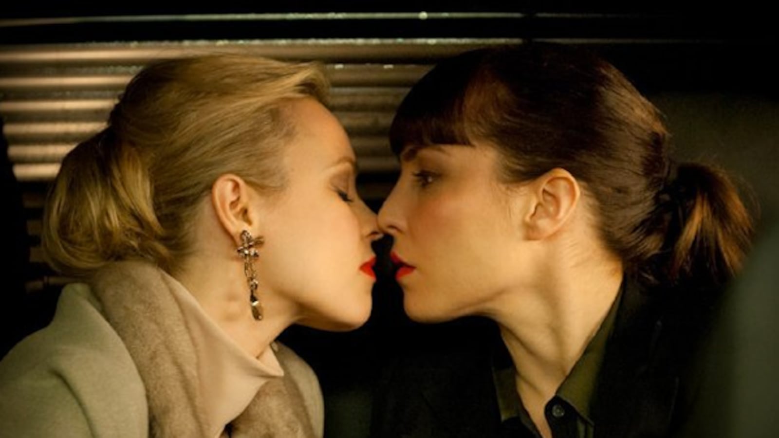 articles/2012/10/13/rachel-mcadams-returns-to-mean-girls-roots-with-kinky-bisexual-role-in-passion/passion-rachel-mcadams-stern_iajsuy