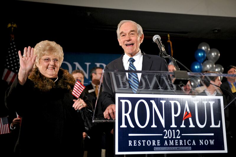 galleries/2012/01/04/caucus-style-from-rick-santorum-s-sweater-vests-to-michelle-bachmann-s-eyelashes-photos/gop-primary-style-paul_zvtud8