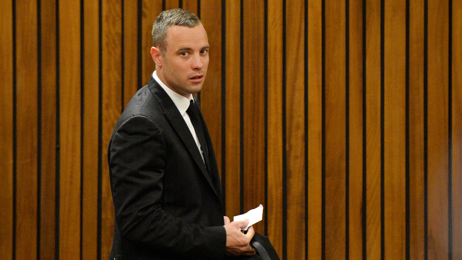 cheats/2014/05/09/pistorius-sells-house-where-he-shot-gf/140509-oscar-pistorius-cheat_sjeqoe