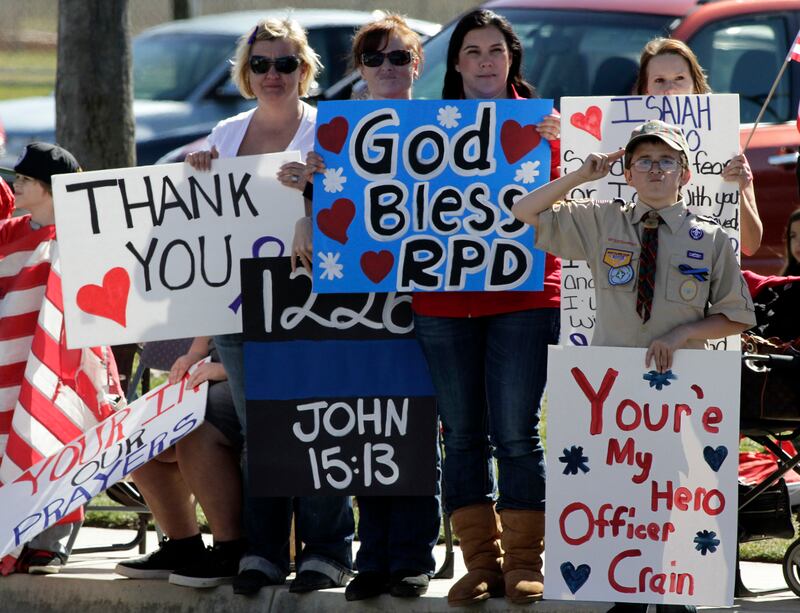 galleries/2013/02/13/officer-allegedly-killed-by-christopher-dorner-laid-to-rest-photos/130213-riverside-funeral-07_t3pldg