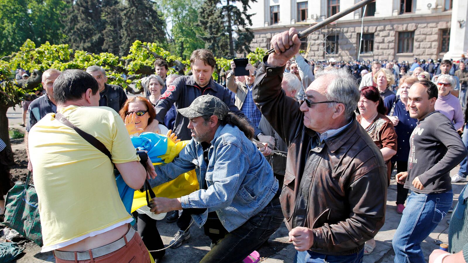 cheats/2014/05/04/pro-russian-forces-free-30-prisoners/140503-ukraine-gal06_vqbhld