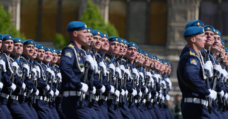 MOSCOW, RUSSIA - MAY 09: Servicemen march during the Victory Day military parade at the Red Square, marking the 80th anniversary of the Victory in the Great Patriotic War, on May 9, 2025 in Moscow, Russia. Russia marks the 80th anniversary of the victory in World War II over Nazi Germany and its allies. (Photo by VCG/VCG via Getty Images)