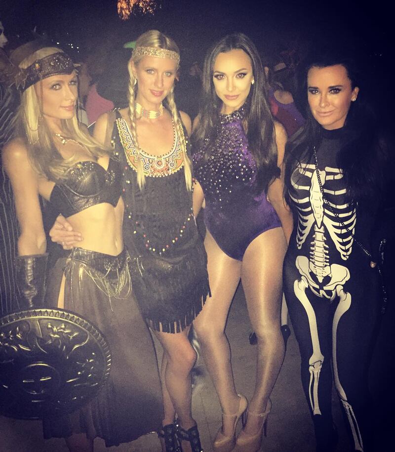 galleries/2015/10/31/best-celebrity-halloween-costumes-2015-photos/151031-celeb-halloween-outfits-03_xu1era