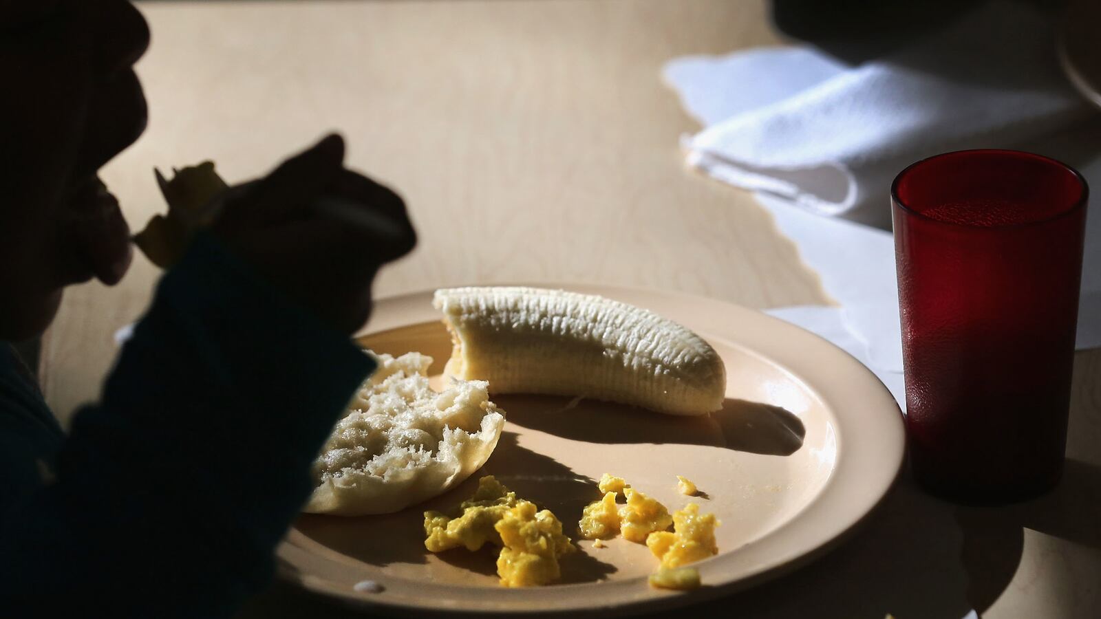 cheats/2013/02/21/u-s-kids-eating-fewer-calories/130221-child-obesity-rates-cheat_ph583a