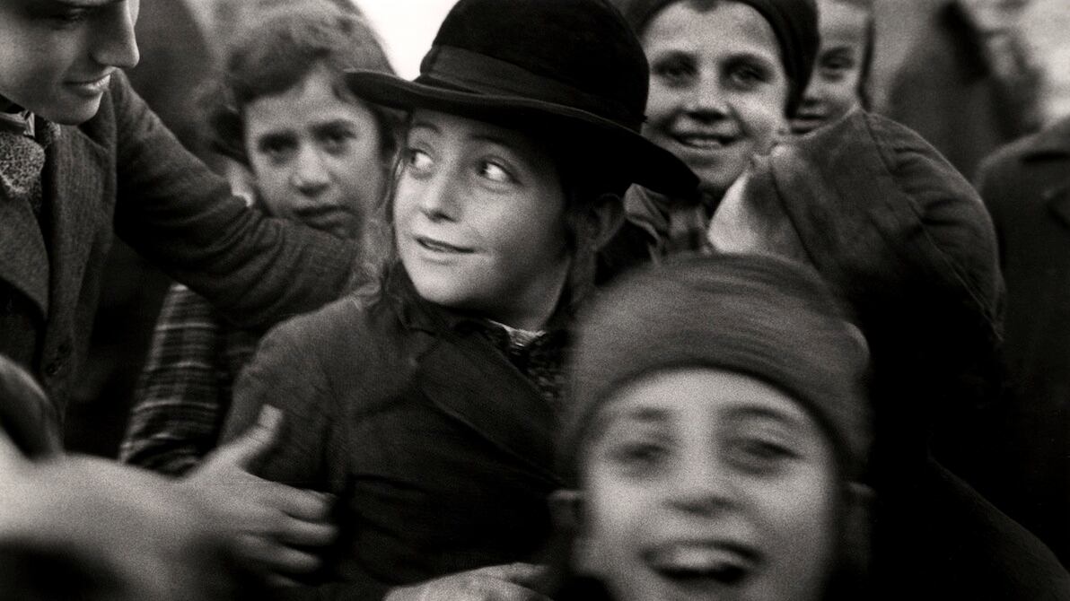 articles/2013/03/20/roman-vishniak-at-the-icp-is-the-daily-pic-by-blake-gopnik/vishniak-daily-pic_myt6vj