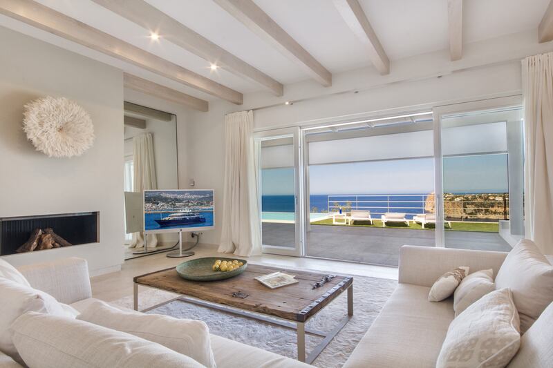 galleries/2014/10/25/omg-i-want-this-house-mallorca-photos/141024-omg-house-03_fvlrzj