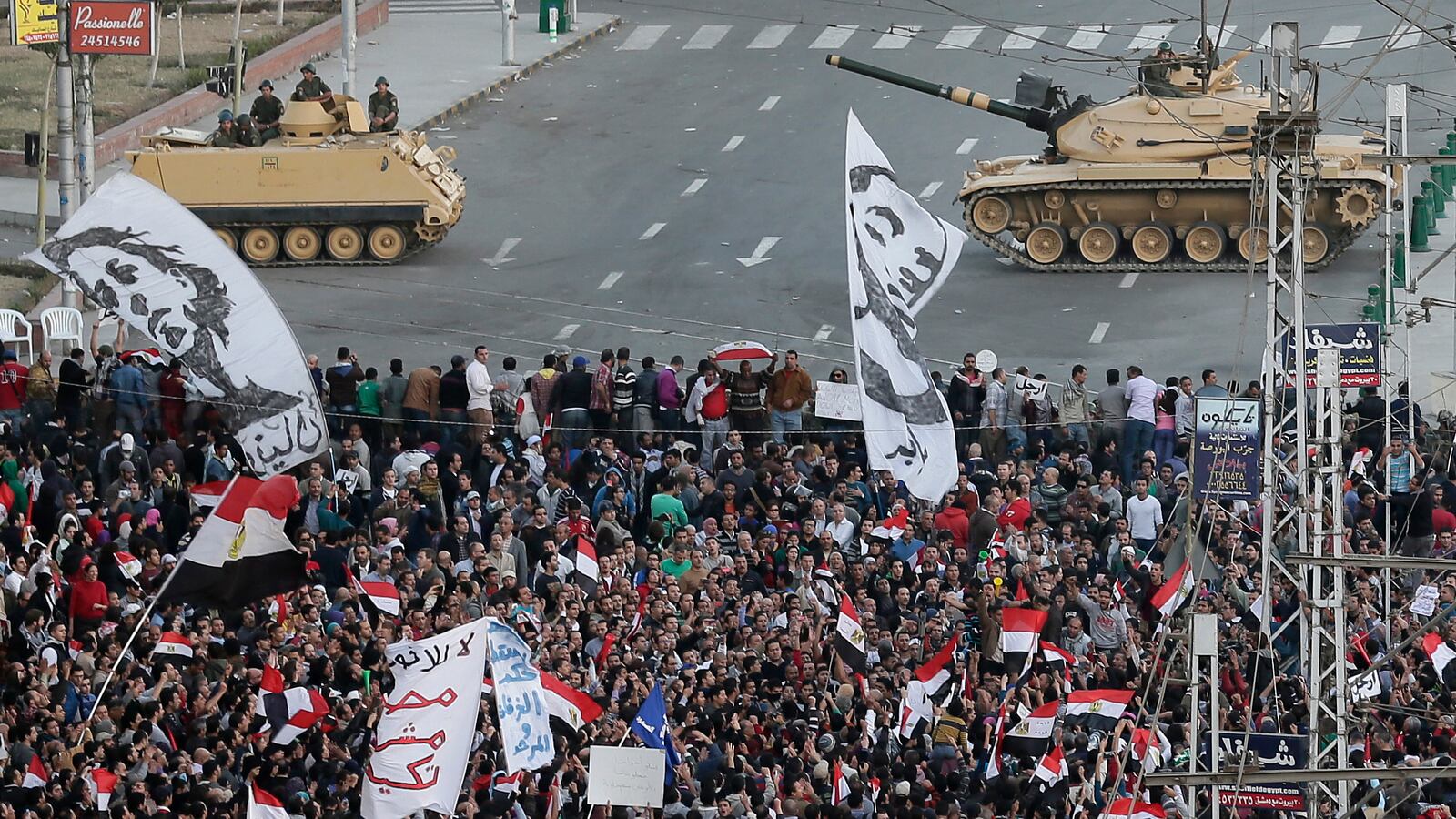 articles/2012/12/07/muslim-brotherhood-activists-face-off-on-egypt-s-streets/egypt-divide-giglio_utmvlh