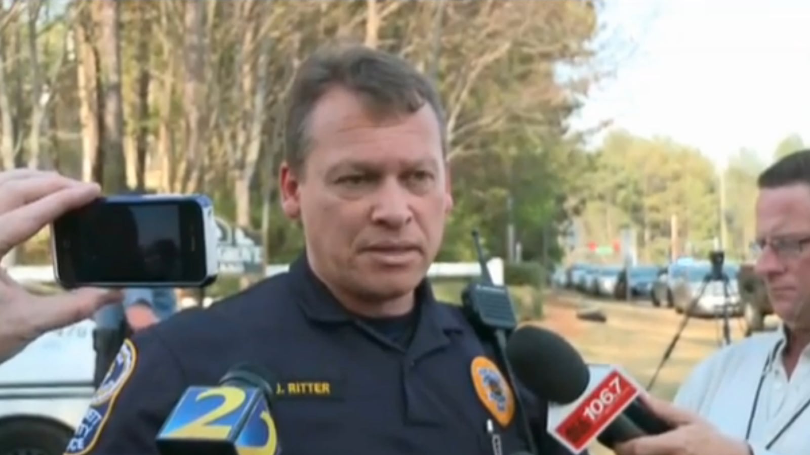 cheats/2013/04/10/gunman-holds-firefighters-hostage/130410-firefighters-tease_hh6yoe