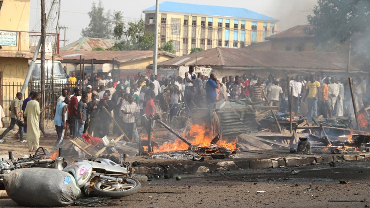 cheats/2012/04/08/car-bomb-kills-38-in-nigeria/nigeria-carb-bomb-cheat_neonbi