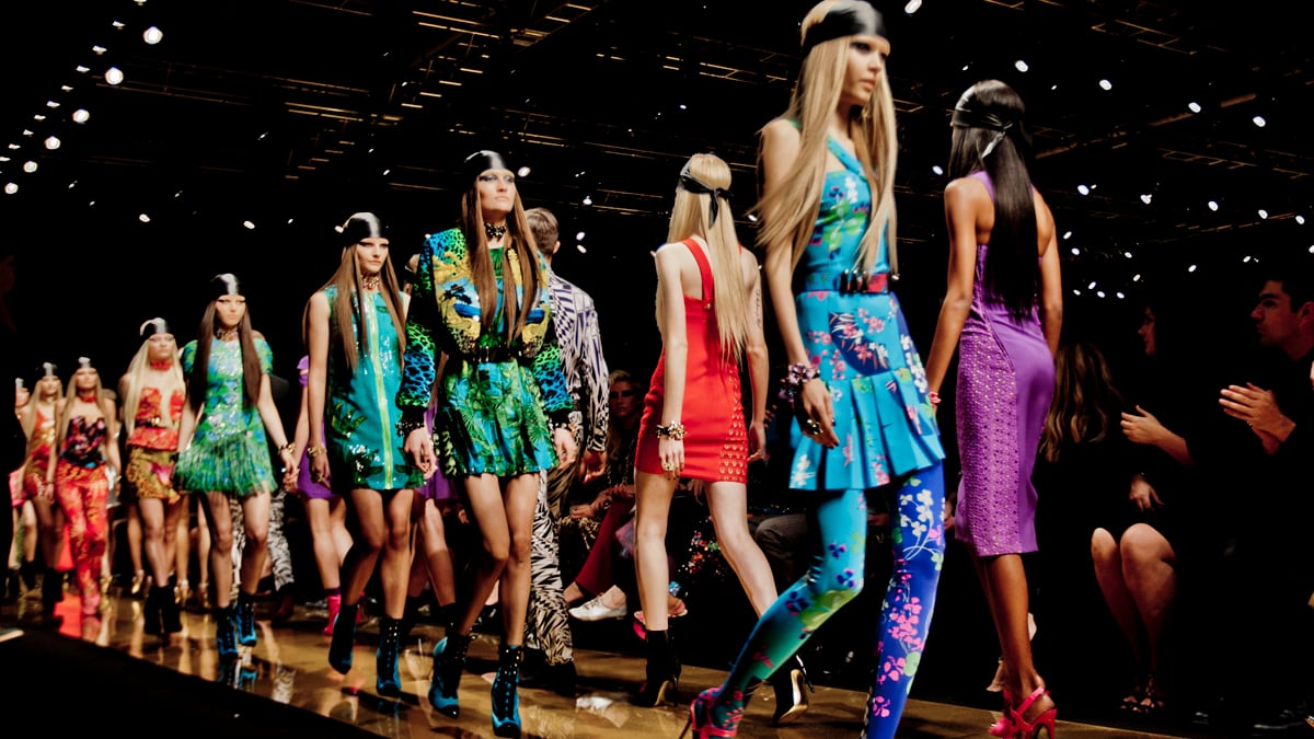 galleries/2011/11/09/versace-for-h-m-photos-from-fashion-show-with-nicki-minaj-prince/versace-hm-fashion-show-tease_vetdrp