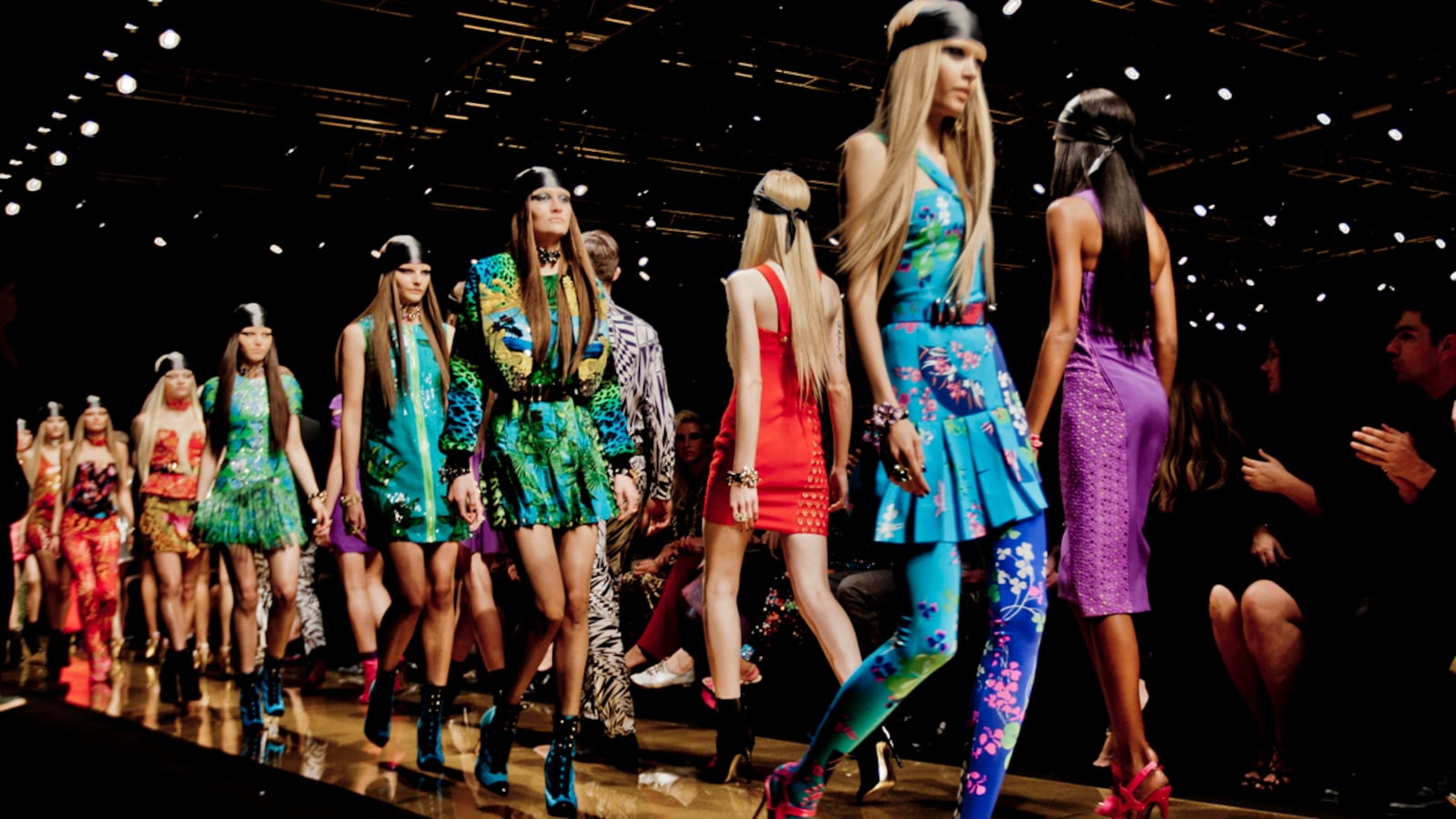 galleries/2011/11/09/versace-for-h-m-photos-from-fashion-show-with-nicki-minaj-prince/versace-hm-fashion-show-tease_vetdrp