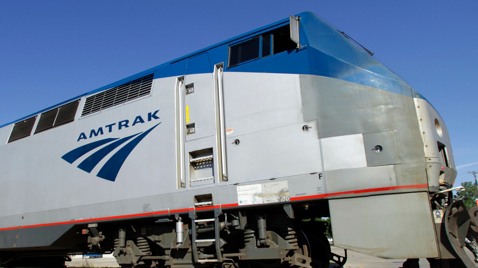 cheats/2013/11/25/amtrak-train-jumps-tracks/131125-amtrak-cheat_nqe8ad