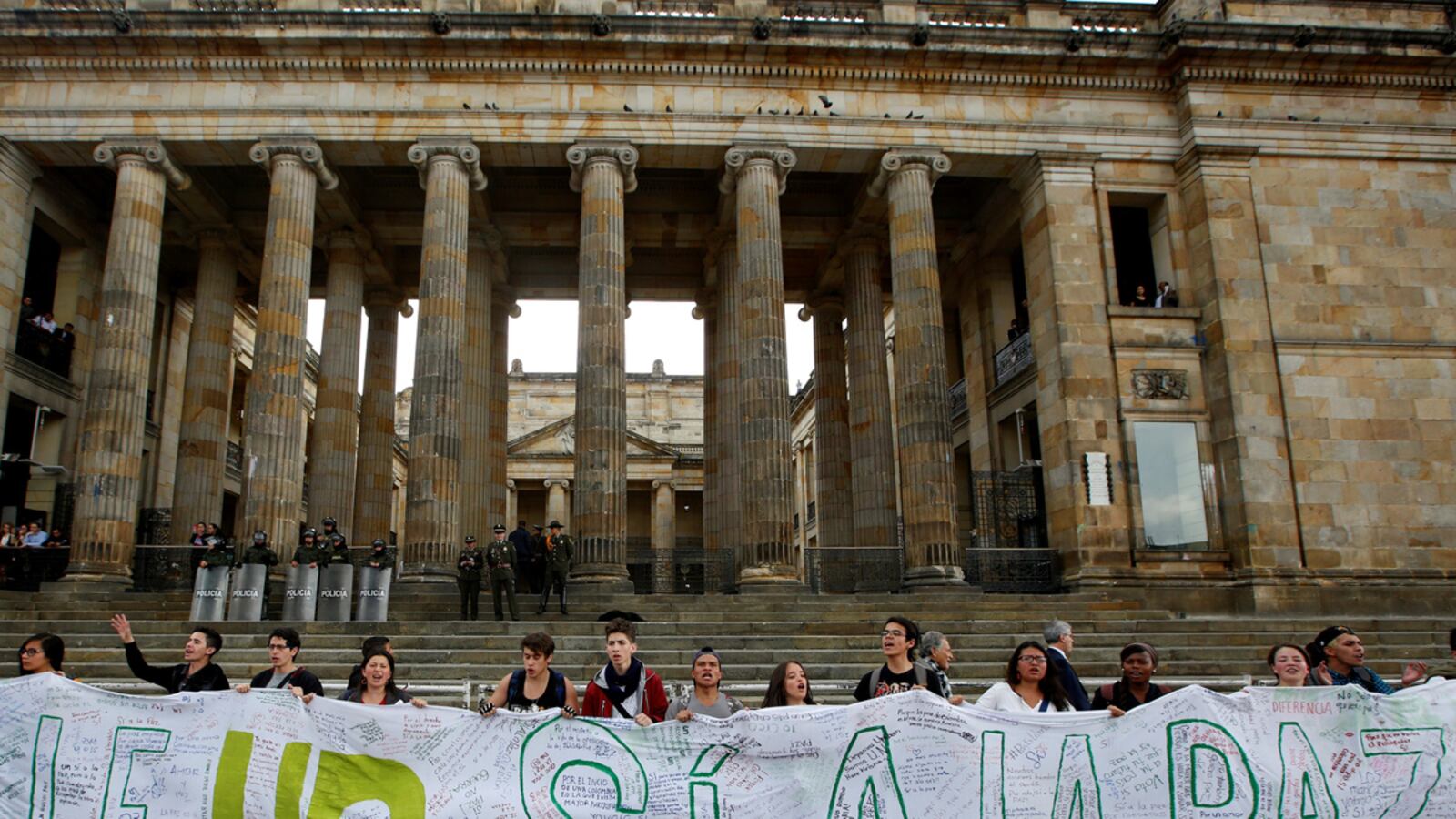 cheats/2016/10/05/colombia-to-end-ceasefire-on-oct-31/161005-colombia-cheat_w1fn6p