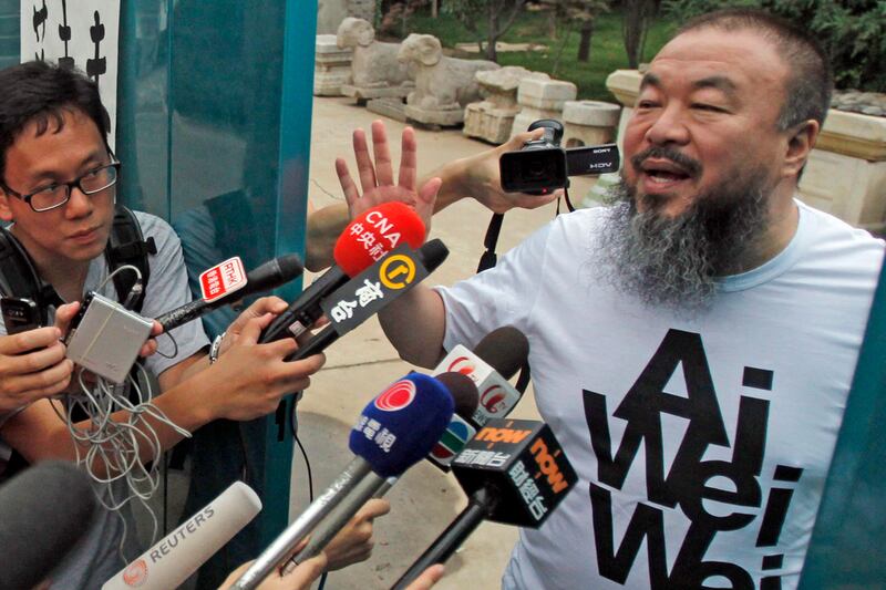 articles/2011/06/23/dissident-chinese-artist-ai-wei-wei-comes-home/weiwei-released-liu_baxixo