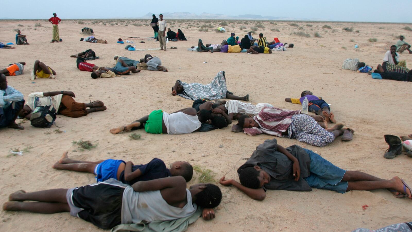 170809-smugglers-yemen-refugees-drowned-cheat_rnq6fi