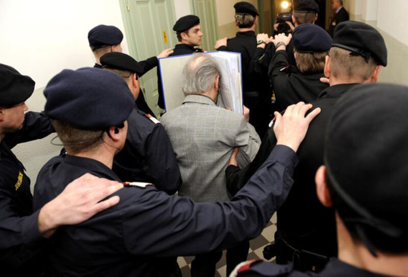 galleries/2009/12/28/the-year-in-pictures/year-in-pictures---fritzl_tp2x9f