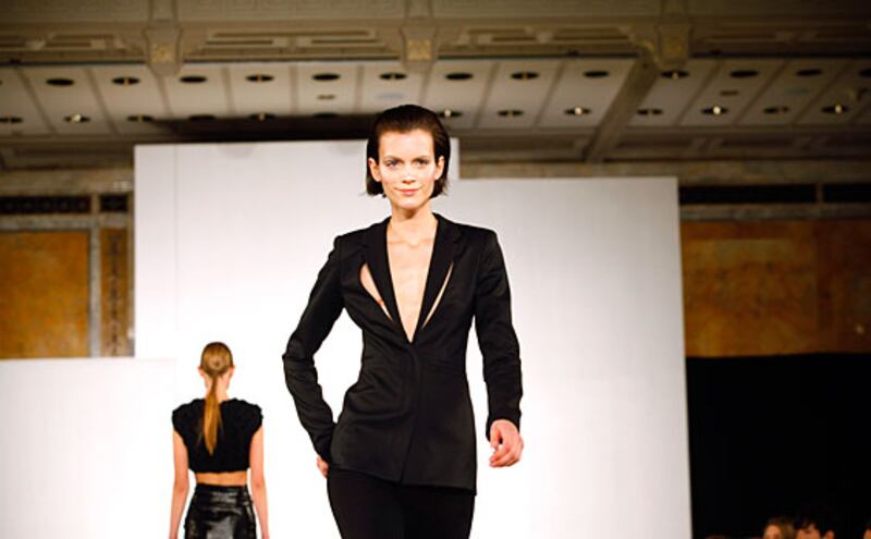 galleries/2009/02/17/peek-a-boo-chic/fashion-cut-out---cushnie-et-ochs_gvz15i
