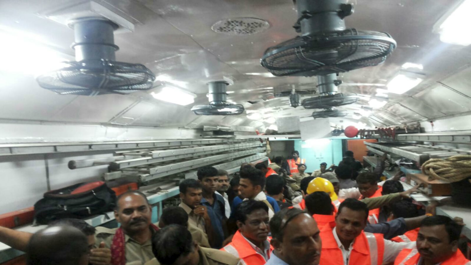 cheats/2015/08/04/20-dead-after-2-trains-derail-in-india/150805-india-train-derailment-flood-cheat_hykcgb