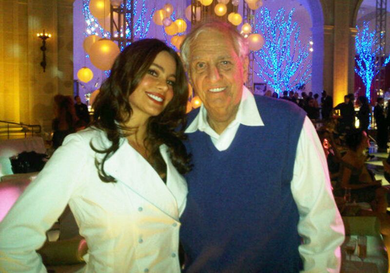 galleries/2011/02/09/twitpics/twitpivergara-2_mdaqyv