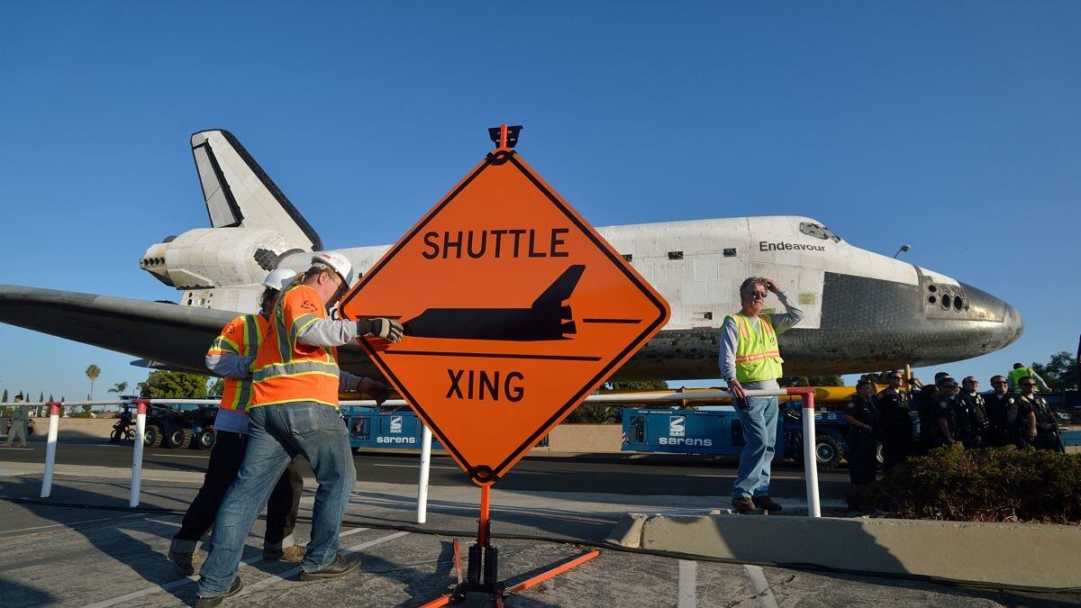 cheats/2012/10/13/shuttle-endeavour-lands-in-l-a/endeavour-cheat_ohqnzt