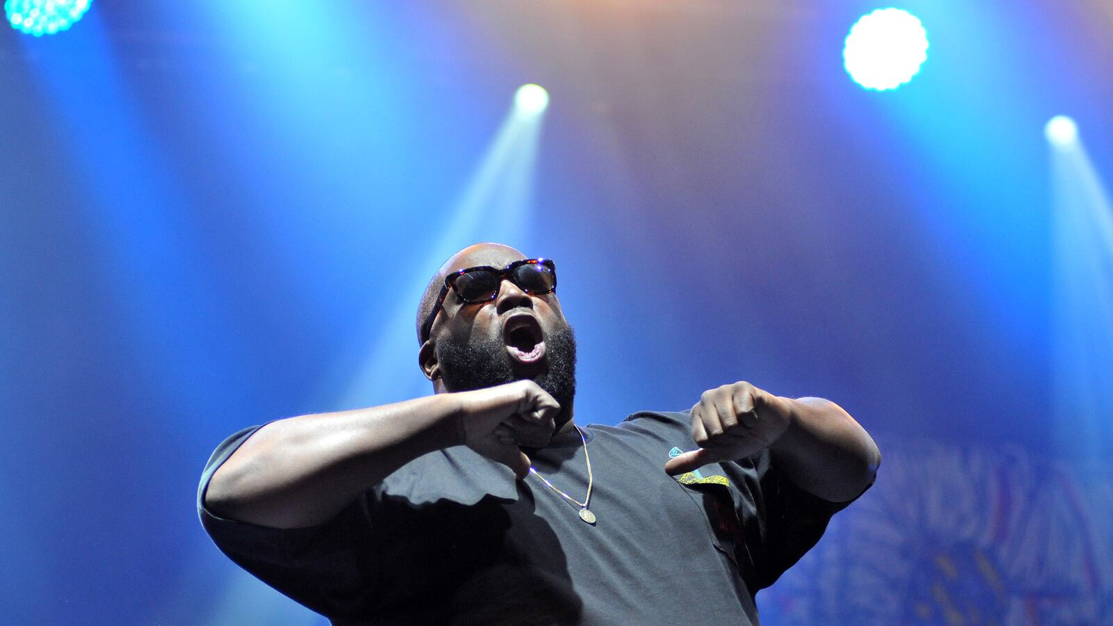 articles/2015/11/24/rapper-killer-mike-delivers-powerful-endorsement-of-bernie-sanders/151124-wilstein-killer-mike-tease_rj7afz