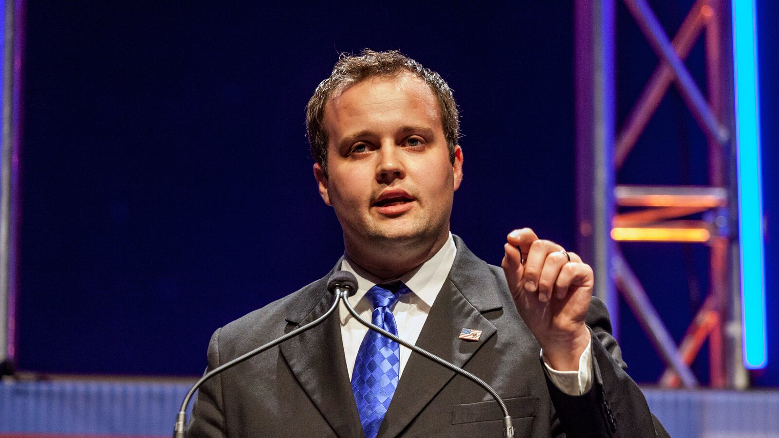 articles/2015/07/18/the-duggars-road-to-ruin-from-molestation-to-cancellation/150717-schwab-duggar-tease_sors9j