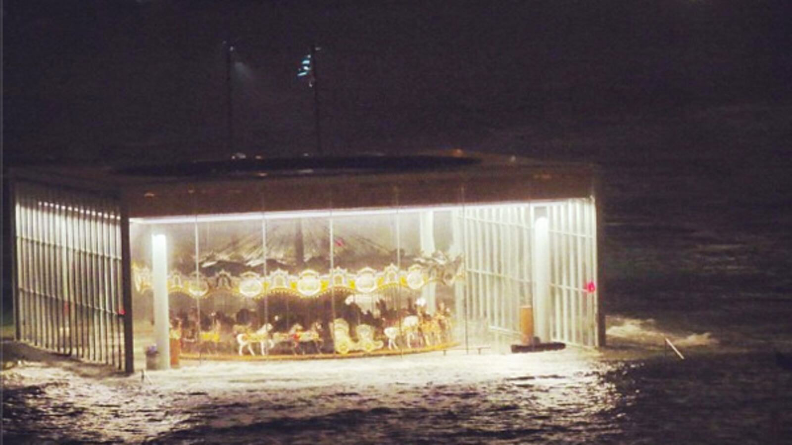 articles/2012/11/01/jane-s-carousel-survives-a-very-close-call-with-hurricane-sandy/janes-carousel-deluca-instagram_ugibbl